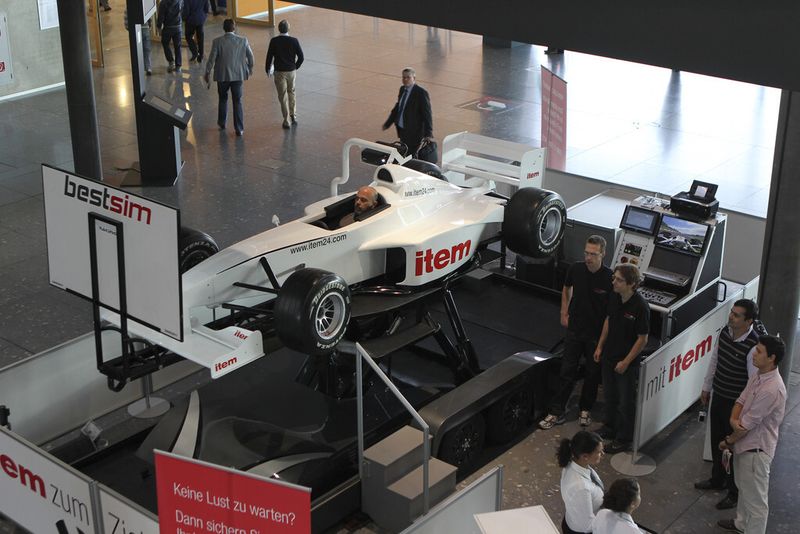 Item hingegen zog die Besucher mit einem Formel-1-Simulator in den Bann. (Bild: Motek)