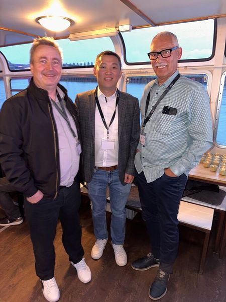 (v. l.) Andreas Oelenberg (DELO), Chengqi Xu (Dahua) und Gregor Heinen (NEW MEDIA) (Bild: Vogel IT-Medien GmbH)