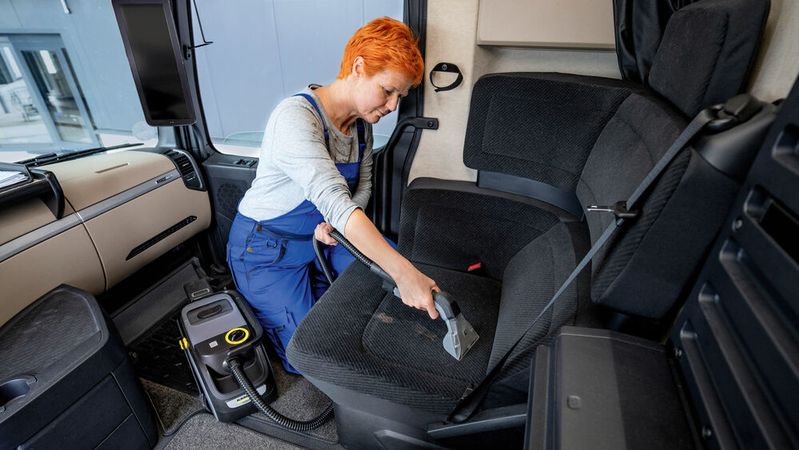 Laut Kärcher wurde das kompakte Gerät für die schnelle Fleckenentfernung im Alltag entwickelt.(Bild:  Kärcher)