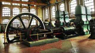 250 Jahre Dampfmaschine: Die von James Watt optimierte „Feuermaschine“ war der Treiber für die Industrialisierung und den Eisenbahnverkehr. (©konradbak - stock.adobe.com)