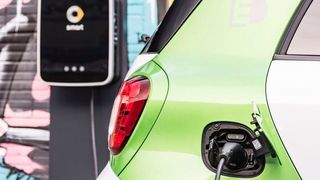Auch einige Autohersteller haben Wallboxen im Angebot. (Daimler)