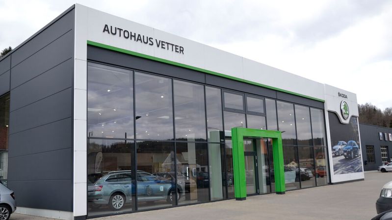 Das Autohaus Vetter in Kronach sieht sich als bodenständiges Unternehmen, das mehr als andere Automobilunternehmen in seiner Region für Mobilität sorgt. Das Autohaus Vetter in Kronach sieht sich als bodenständiges Unternehmen, das mehr als andere Automobilunternehmen in seiner Region für Mobilität sorgt.