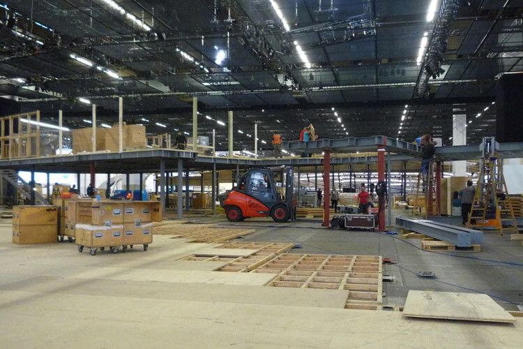 Wer in den Tagen vor der IAA auf das Frankfurter Messegelände schaut, wähnt sich bei einer Leistungsschau für Lastwagen und Gabelstapler. (Foto: sp-x)