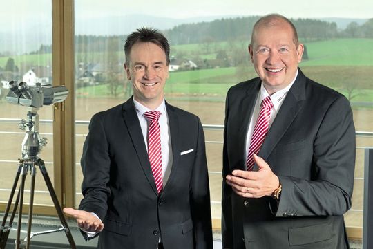 Ralf Koke (li.) und Wolfgang Börsch entwickeln Loco-Soft kontinuierlich weiter.(Bild:  Loco-Soft)