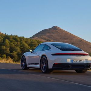 Beim 2025er-Modell lenken erstmals die Hinterräder mit.(Bild:  Porsche)