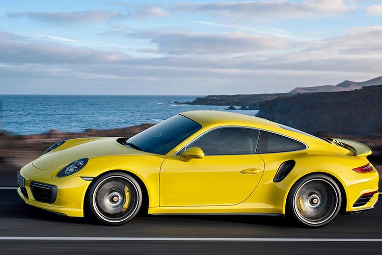 Nach den Einstiegsmodellen des 911 renoviert Porsche nun auch den Turbo. (Foto: Porsche)