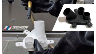 Seifert Logistics bietet seit zwei Jahren 3D-Druck-Fertigungsdienstleistungen an. Nun ist der Logistikdienstleister auch Servicepartner für Daimler Buses und produziert innerhalb kürzester Zeit benötigte Kunststoff-Ersatzteile mittels Lasersintern. (Bild: Seifert Logistics)