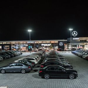 Auf der Außenfläche finden bis zu 200 Gebrauchtwagen platz.(Bild:  Schade)