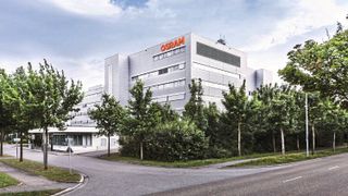 Am Standort in Regensburg plant AMS Osram, bis zu 142 Stellen zu streichen. Dabei liegt der Fokus auf Forschung und Entwicklung. (Bild: AMS Osram)