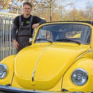 Maximilian Beer (Foto) von der Käferschmiede Essen aus Nordrhein-Westfalen teilt sich mit Johannes Hirschbeck den ersten Platz als bester Kfz-Mechatroniker 2020.(Bild:  Autohaus Beer)