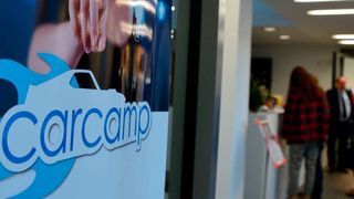 Nur wenige Autohäuser verfügen heute über eine Digitalstrategie: Der ZDK stellte dazu eine Digitalisierungsumfrage auf dem Fachkongress „Carcamp“ in Mannheim vor.  (Achter/»kfz-betrieb«)