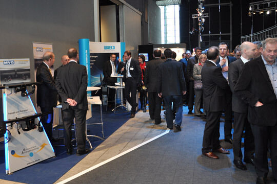 In der begleitenden Ausstellung konnten sich die Händler über die Produkte der Partner von Hyundai informieren. (Wehner)