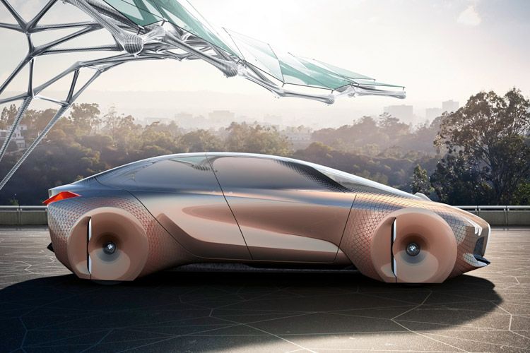 Damit das funktioniert, gibt das moderne Blech nach und verformt sich beim Lenken entsprechend wie eine dehnbare Haut: Alive Geometry nennt BMW das, und meint damit auch die sich veränderte Abrisskante am Heck, immer mit dem Ziel, der Luft möglichst wenig Widerstand zu bieten. (Foto: BMW)