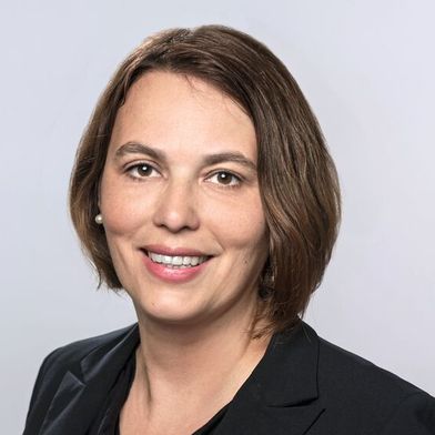 Prof. Dr. Tanja Gulder erforscht mit ihrem Team Algenezyme. (Bild: Astrid Eckert / TU Muenchen)