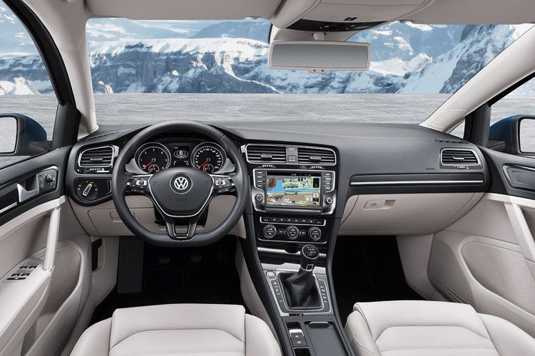 Der Innenraum ist aus dem normalen Fünftürer bekannt. (Foto: Volkswagen)