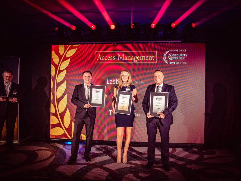 Security-Insider Chefredakteur Peter Schmitz verkündet die Gewinner der ersten Security-Kategorie 