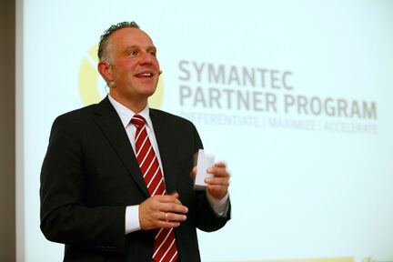 Alexander Neff, Senior Director Commercial Sales & Distribution Central bei Symantec, erklärt mit Begeisterung das neue Partnerprogramm. (Archiv: Vogel Business Media)