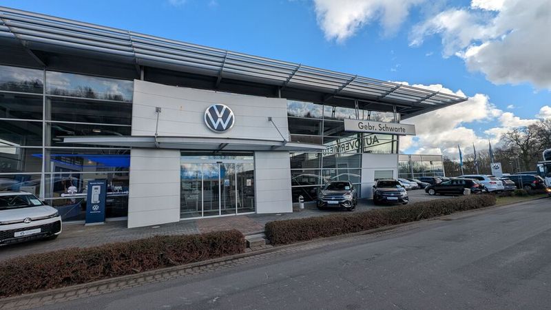 Die fünfte Station der diesjährigen Automotive-Business-Award-Rundreise in der Kategorie Vertrieb: NOWAG in Meppen, an der niederländischen Grenze. Hinter der Nord-West-Automobil-Gesellschaft verbirgt sich ein Zusammenschluss von 15 Filialen der Händler Schwarte, Eckert, Braasch und Nagel in Niedersachsen und Nordrhein-Westfalen. (Bild: Mauritz – VCG)