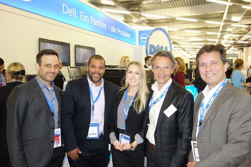 (v. l.) Thorsten Lieser, Steve Oloo und Kristina Lang, Ingram Micro mit dem Geburtstagskind Karl Milojkovic und Robert Laurim, Dell. (Bild: IT-BUSINESS)