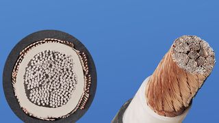 Die Chainflex-Motorleitungen CF430.D und CF440 aus kupferbeschichtetem Aluminium sind für den dauerbewegten Einsatz bei langen Verfahrwegen konzipiert. (Bild: Igus)