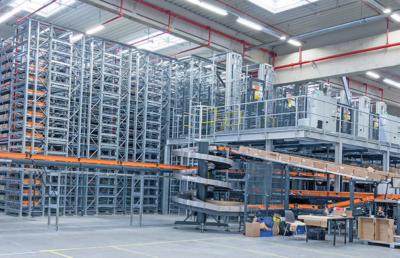 Mit dem Adapto-System sind alle Produkte jederzeit von den Shuttles erreichbar. (Vanderlande)
