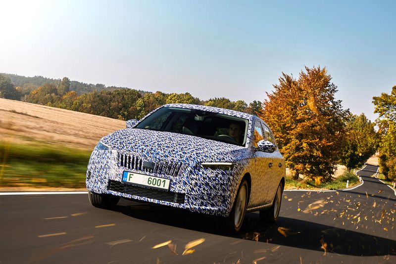 Dafür ist der Scala ganz schön erwachsen. Er streckt sich über 4,36 Meter Länge, das sind sechs Zentimeter mehr als beim Vorgänger Rapid. (Bild: Skoda)