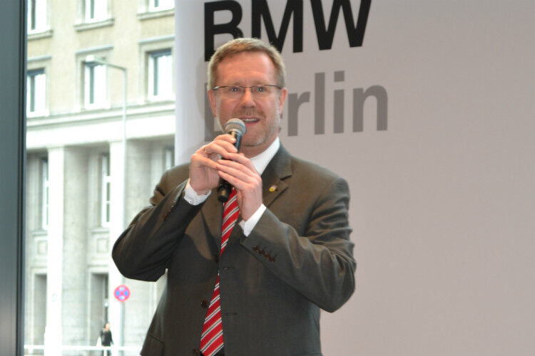 Reinhard Naumann, Bezirksbürgermeister Charlottenburg-Wilmersdorf, freute sich über die Aufwertung des Kiezes durch BMW. (Foto: Hiemann)