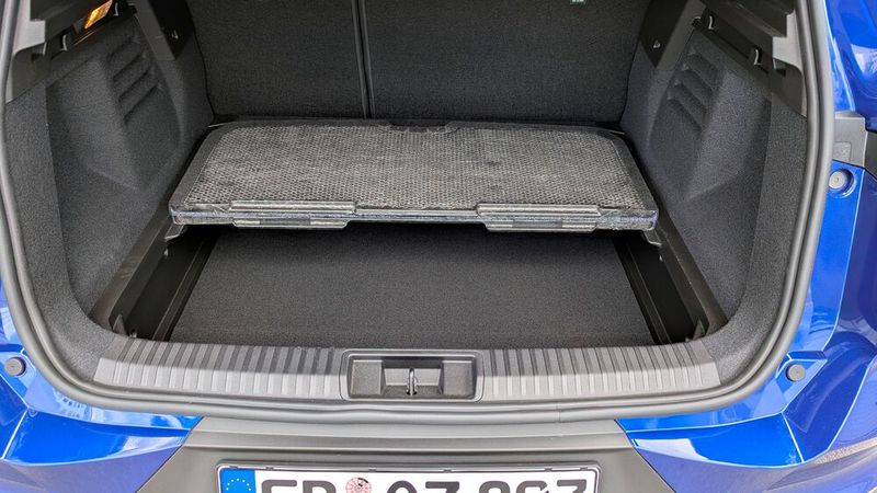 ... wenn man das Unterbodenfach hinzurechnet und die Sitzbank ganz nach vorne schiebt. (Bild: Rosenow – VCG)