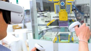 Selbstgesteuerte Personaltrainings in der Virtuellen Realität ermöglichen den gezielten und nachhaltigen Aufbau von Prozesswissen, ohne die reale Produktion stoppen zu müssen oder Ressourcen zu verbrauchen. (Bild: Fraunhofer IVV)