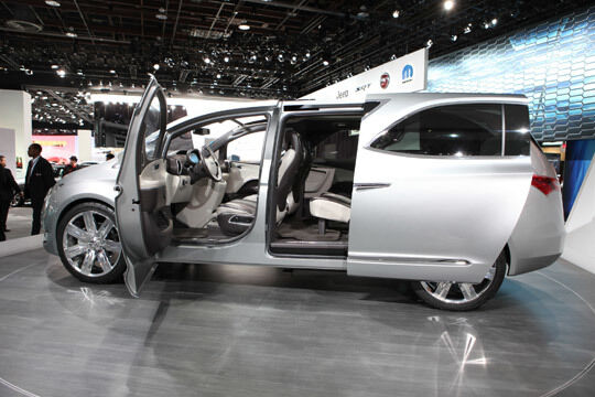Mit der Studie 700c will Chrysler herausfinden, ob ein kleinerer, schnittiger Van beim Publikum ankommt. (NAIAS)