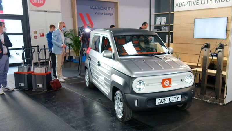 Der Micro-Stromer City One vom Start-up Adaptive City Mobility (ACM) ist optisch nicht nur ein kleiner Herzensbrecher, sondern hat auch einiges zu bieten – unter anderem Wechselakkus. (Bild: Wehner)