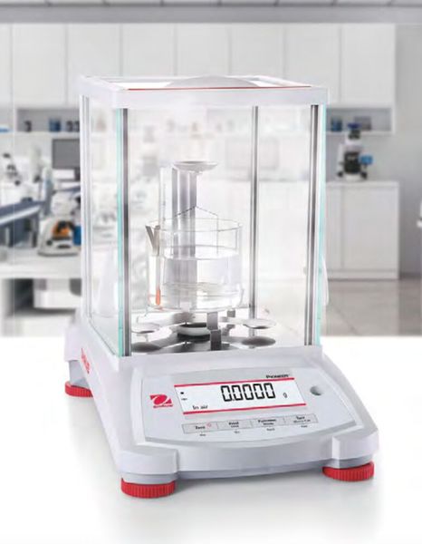  Mehr Tipps und Tricks  Präzisionswaagen sind hochsensible Instrumente. Genaues Arbeiten und die Vermeidung jeglicher Fehlerquellen sind daher essenziell für korrekte Ergebnisse. Der Hersteller Ohaus gibt daher weitere Tipps und Tricks für optimale Wägeergebnisse.   (Bild: Ohaus)