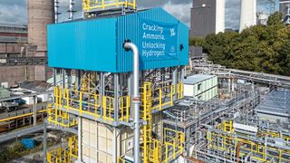 Auf dem Uniper-Standort Gelsenkirchen-Scholven entsteht eine Demonstrationsanlage, die Ammoniak wieder in Wasserstoff und Stickstoff spalten soll. (Bild: thyssenkrupp Uhde)