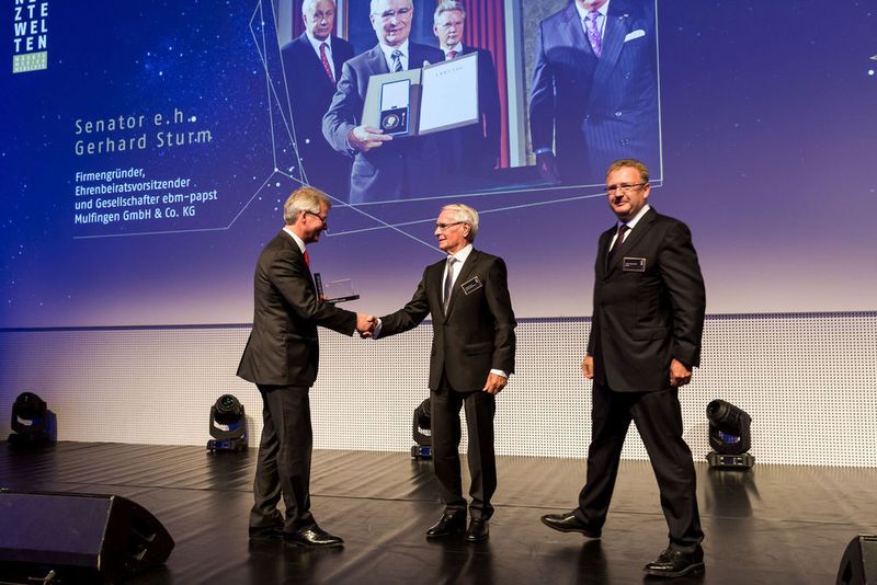 ...ein Urgestein deutscher Industrie ausgezeichnet wurde: Senator e.h. Gerhard Sturm, Unternehmensmitgründer der ebm-papst-Gruppe und Ehrenbeiratsvorsitzender. (Stefan Bausewein)
