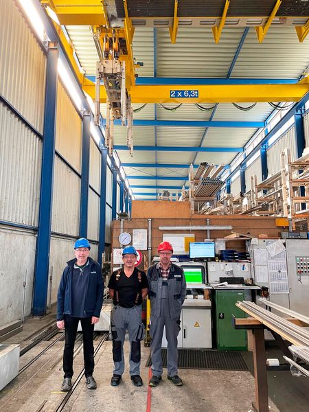 Aus dem beim Lagerupdate unterstützende Team von Sülzle Hagmeyer. Von links: Hans Gekeler, Leitung IT, Gerhard Mehlmann, Leiter Instandhaltung und Ralf Thierer, Vorarbeiter und Verantwortlicher des Lagerbereichs. (Bild: Kasto)