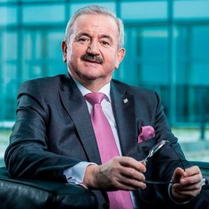 Fraunhofer-Präsident Prof. Reimund Neugebauer: "Quantencomputing hat das Potenzial, die komplexen Systeme in Wirtschaft und Industrie zu analysieren, molekulare und chemische Wechselwirkungen zu entflechten, komplizierte Optimierungsprobleme zu bewältigen und Künstliche Intelligenz deutlich leistungsfähiger zu machen."(Bild:  Fraunhofer-Gesellschaft)