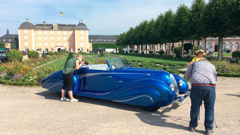 Über 300 historische Fahrzeuge standen am Wochenende 31. August/1. September im Park des Barockschlosses Schwetzingen. Das Bild zeigt einen Talbot Lago T 26 C mit Karosserie im Stil von Figoni & Falaschi, aufgebaut vom Oldtimer-Fachbetrieb Zinke in Zwönitz (Erzgebirge).(Bild:  Peter Diehl)