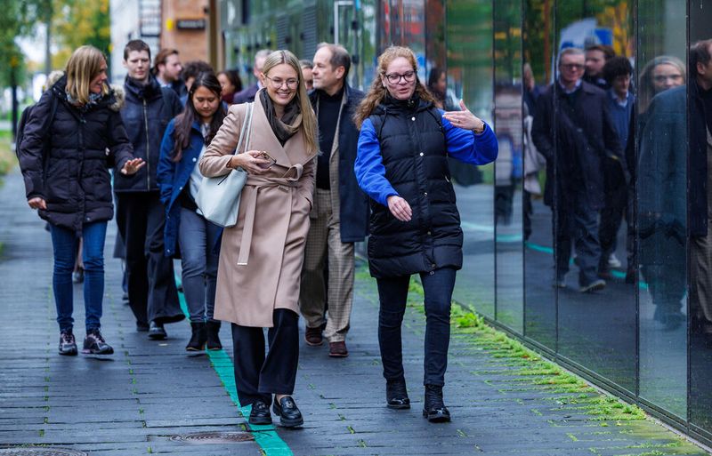 Wieder unterwegs: Ähnlich einer Sightseeing Tour bot die nähere Umgebung doch allerlei Attraktionen.  (Bild: © Raul Mee)