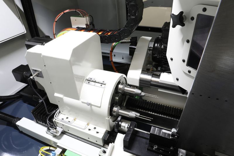 Hersteller brauchen dank der FCP4 nur noch eine einzige Maschine, um ihre Bohrer mit Nuten, Freiwinkel und Spitze aus einem Rohling zu fertigen. (Anca Europe)