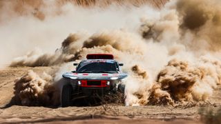 Audi Sport präsentiert auf der PIAE 2026 den Audi RS Q e-tron, der 2024 das erstes Auto mit elektrischem Antrieb, Hochvoltbatterie und Energiewandler die Rallye Dakar gewonnen hat. (Bild: Audi Sport)