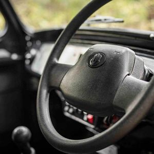 Im Innenraum ist der Modellname Programm: Im Spartan geht es spartanisch zu.(Bild:  MWM)