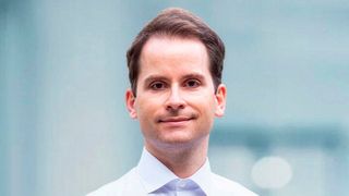 Prof. Dr. med. Philipp Vollmuth, Else-Kröner Professor für Künstliche Intelligenz in der medizinischen Bildgebung an der Universität Bonn und Sektionsleiter für Computational Radiology & Clinical AI an der Klinik für Neuroradiologie am UKB, entwickelt für EUcanAI mit seinem Team Foundation Modelle für die medizinische Bildgebung.  (Bild: Tobias Schwerdt)