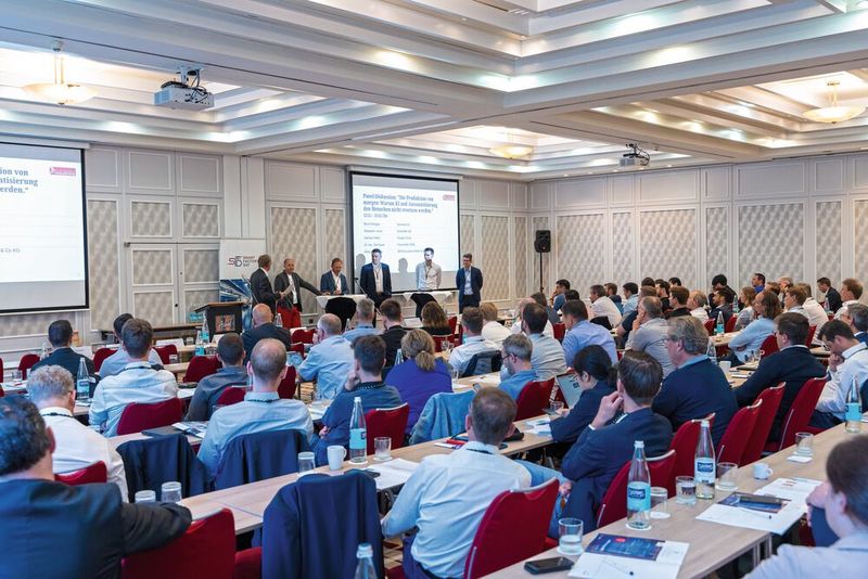 Rund 120 Teilnehmerinnen und Teilnehmer waren nach Karlsruhe zum Smart Factory Day gekommen. (Bild: Dominik Böhm - Fotokumpel)