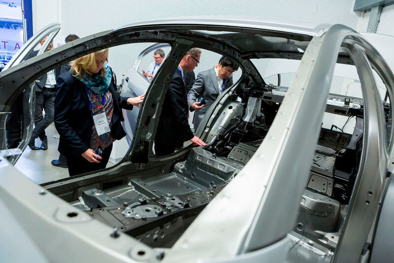 Die Rohkarosse des neuen BMW 5ers – ein Materialmix aus Aluminium, hochfesten Stählen und Magnesium. (Stefan Bausewein)