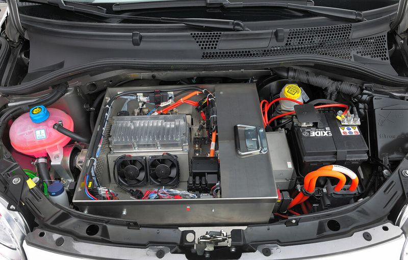 Blick unter die Motorhaube (Bild: Linde)