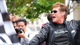 Sänger und Schauspieler David Hasselhoff hat sich anlässlich eines Besuchs in Berlin zum 30. Jahrestag des Mauerfalls als Trabbi-Fan geoutet. (David Hasselhoff1.jpg / superde1uxe / CC BY 2.0)