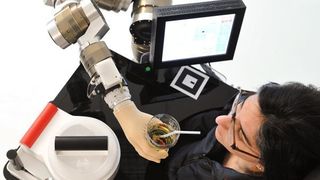 Das Ziel des Amarob-Projekts besteht in der weiteren Erforschung, Entwicklung und Implementierung von Methoden zur Manipulatorsteuerung bei Rehabilitationsrobotern. Bild: Schunk (Archiv: Vogel Business Media)