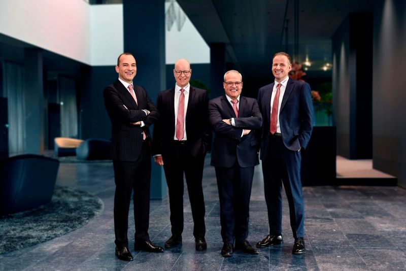 Stephan Gehrig (rechts) erweitert als neuer Geschäftsführer Vertrieb und Marketing die Geschäftsführung der Gemü Gruppe. v.l.n.r.: Gert Müller, CEO und Managing Partner der Gemü Gruppe, Stephan Müller, Chief Financial Officer (CFO), Matthias Fick, Chief Operating Officer (COO), Stephan Gehrig, Chief Sales and Marketing Officer (CSMO). (Bild: Gemü)