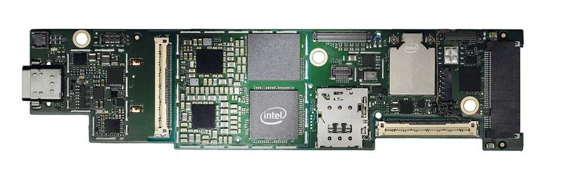 Intels Lakefield erlaubt den Bau winziger Mainboards und damit einen größeren Akku im Notebook oder Tablet.  (Intel)