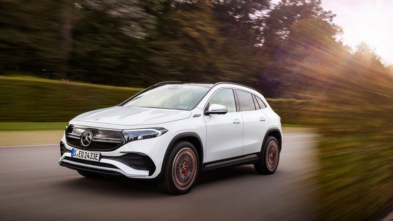 Der Mercedes EQA vereint hohe Anhängelast und viel Komfort. (Bild: Mercedes-Benz AG)